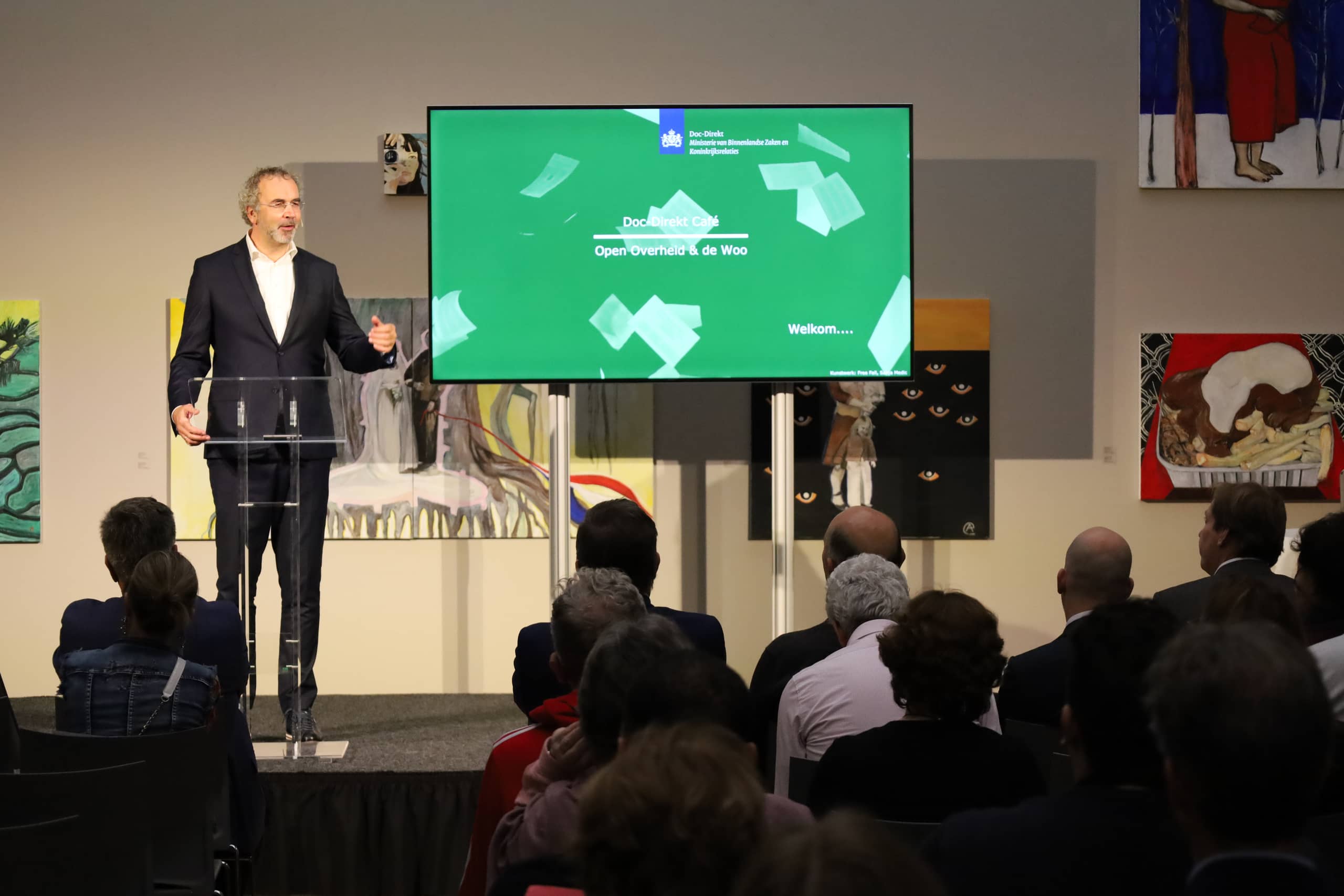 Dany Venema houdt openingsspeech en vertelt over zijn eerste 100 dagen als directeur Doc-Direkt